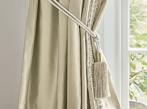T99-02-tassel-tieback-pearl_00